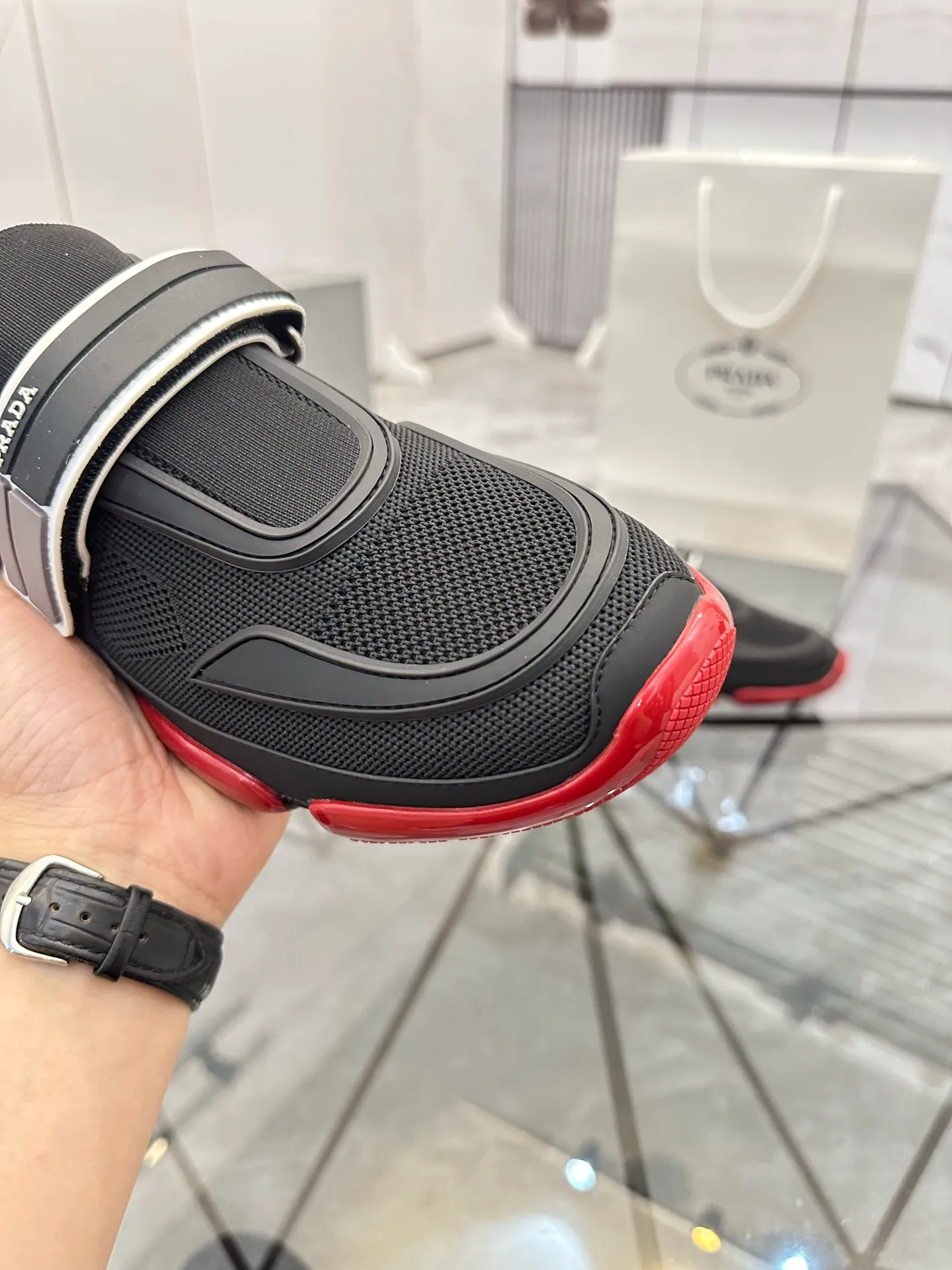 Men's shoes for sale 💰: 💰P500¥ High-end top quality Product trademark: Prada *"Prada*" low-top casual shoes Regular size: 38-45 (can be customized to 46) One size larger Product materials: imported breathable fly weave upper, professional glue-making process, breathable lining, cowhide foot pads, original outsole. No.: 001